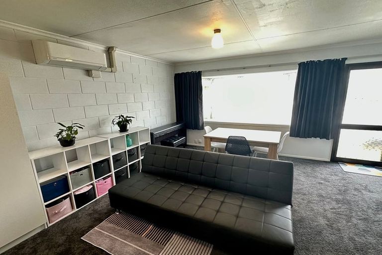 Photo of property in 2/299 Ruahine Street, Terrace End, Palmerston North, 4410