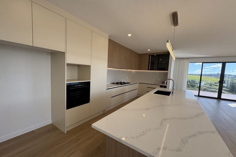 Photo of property in 32 Ridgehill Rise, Flat Bush, 2019