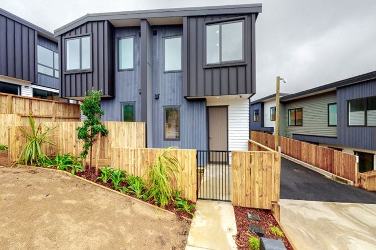 Photo of property in 7/62 Spenmoor Street, Newlands, Wellington, 6037