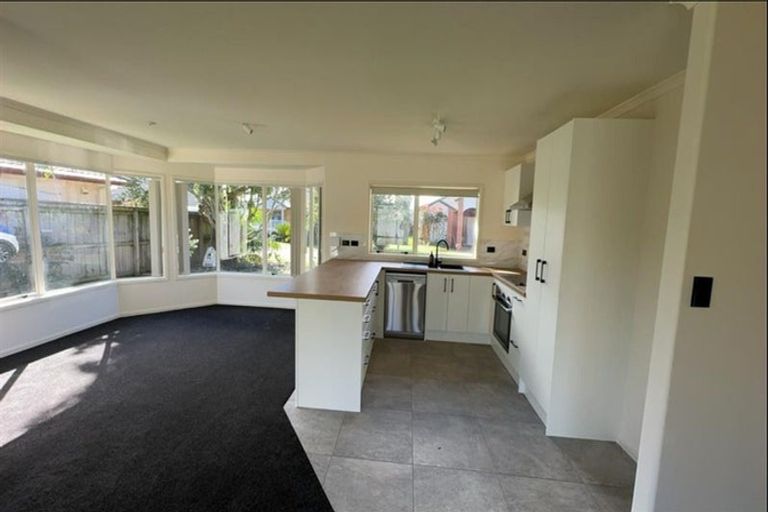 Photo of property in 36 Glencalder Place, Wattle Downs, Auckland, 2103