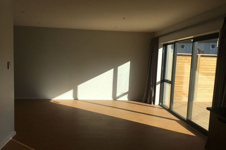 Photo of property in 52 Bordeaux Parade, Te Atatu South, Auckland, 0610