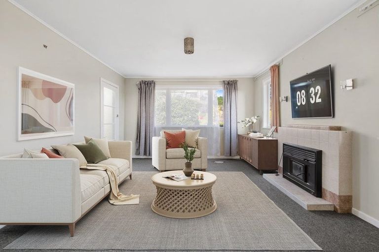 Photo of property in 9 Hand Road, Helensville, 0800