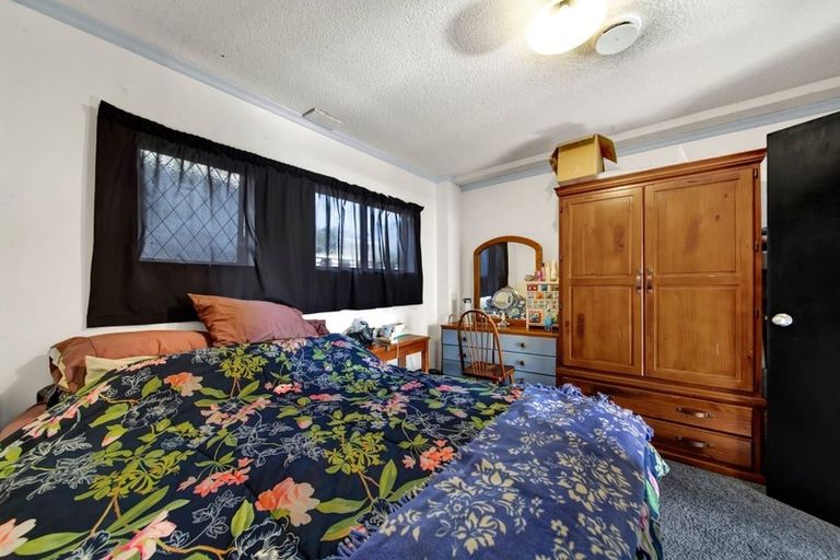 Photo of property in 84 Pioneer Road, Moturoa, New Plymouth, 4310