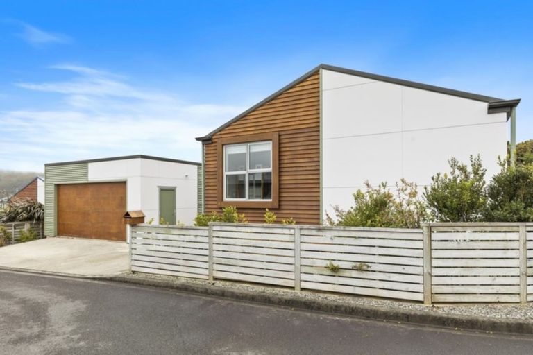 Photo of property in 3 Otonga Heights, Maungaraki, Lower Hutt, 5010