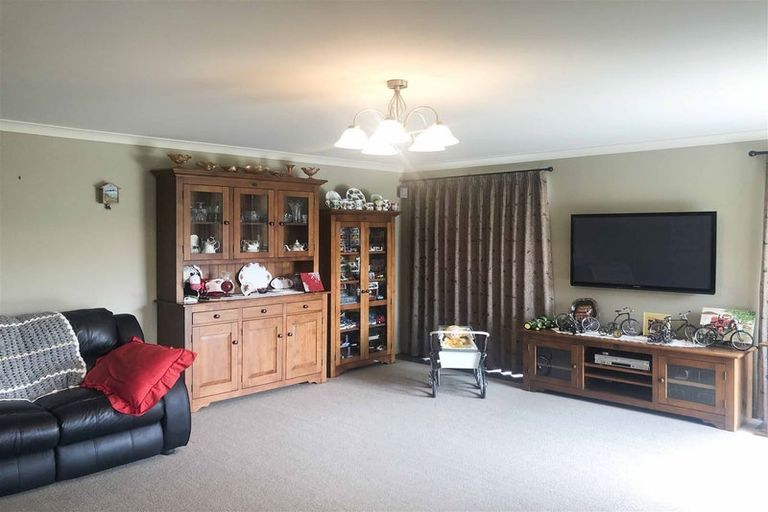 Photo of property in 18 Mauchline Street, Wallacetown, 9816