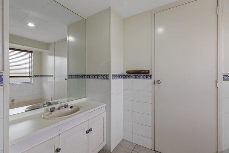 Photo of property in 18 Justamere Place, Weymouth, Auckland, 2103