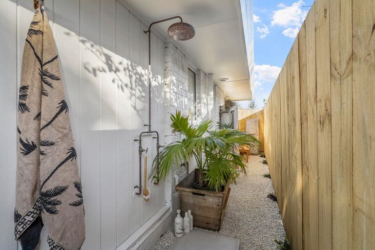 Photo of property in 2/4 Beach Road, Orewa, 0931