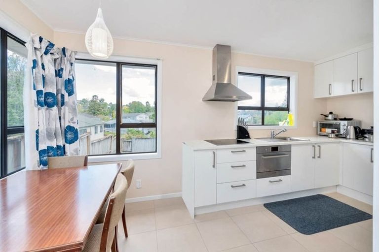 Photo of property in 1/16 Peach Road, Glenfield, Auckland, 0629