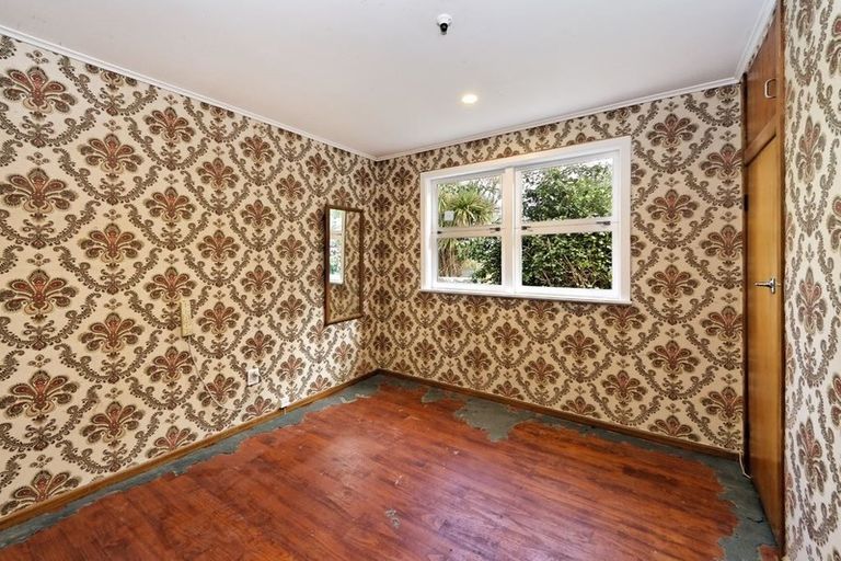 Photo of property in 1 Normandy Place, Henderson, Auckland, 0610