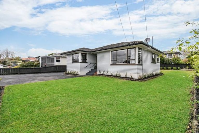 Photo of property in 20 Matapouri Road, Mangere Bridge, Auckland, 2022