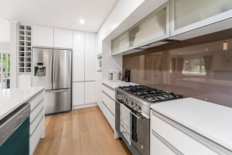 Photo of property in 80 Rising Parade, Fairview Heights, Auckland, 0632