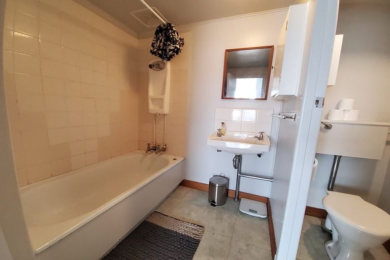 Photo of property in Churchill Flats, 213 The Terrace, Wellington Central, Wellington, 6011