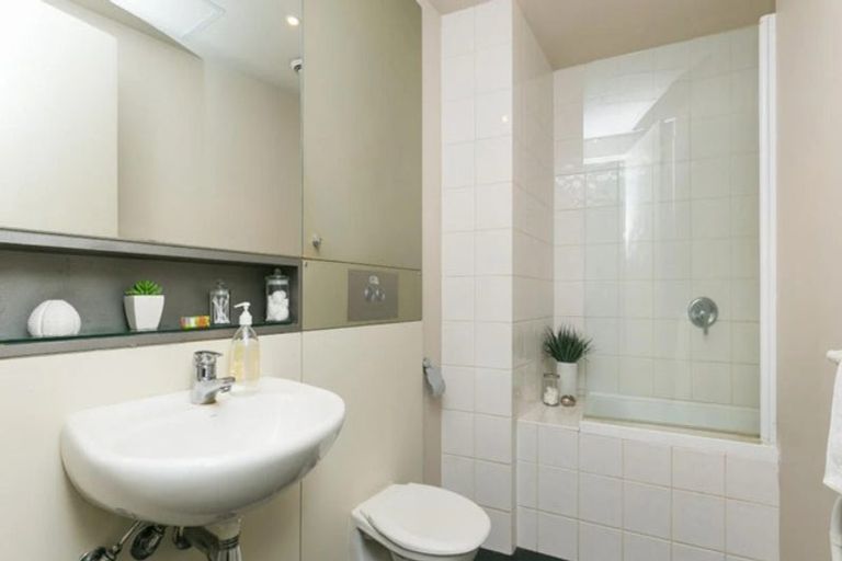Photo of property in Gerondis Bldg Apartments, 407/60 Willis Street, Wellington Central, Wellington, 6011