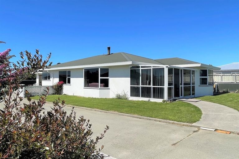 Photo of property in 19 Timaru Road, Waimate, 7924