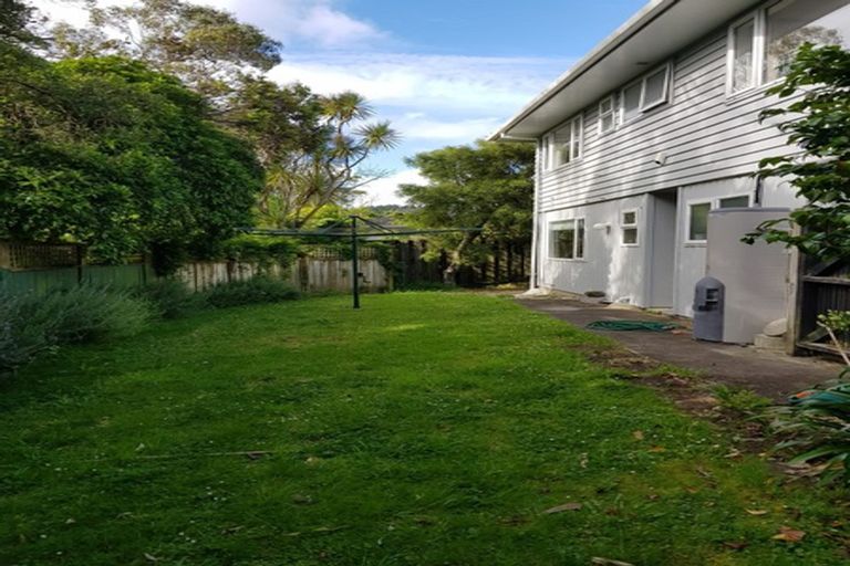 Photo of property in 139 Taylor Terrace, Tawa, Wellington, 5028