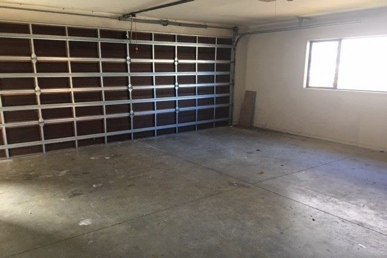 Photo of property in 1/282 East Coast Road, Forrest Hill, Auckland, 0620