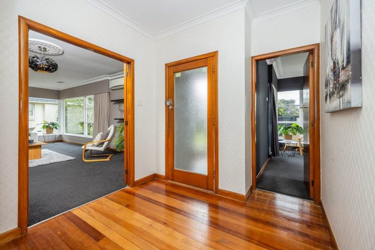 Photo of property in 58 Forest Lake Road, Forest Lake, Hamilton, 3200