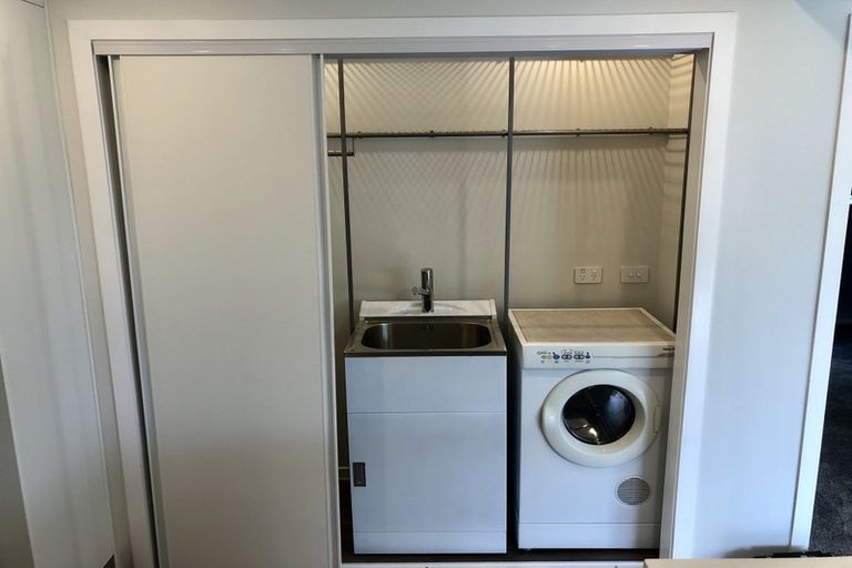 Photo of property in 1/180 Coronation Road, Hillcrest, Auckland, 0627