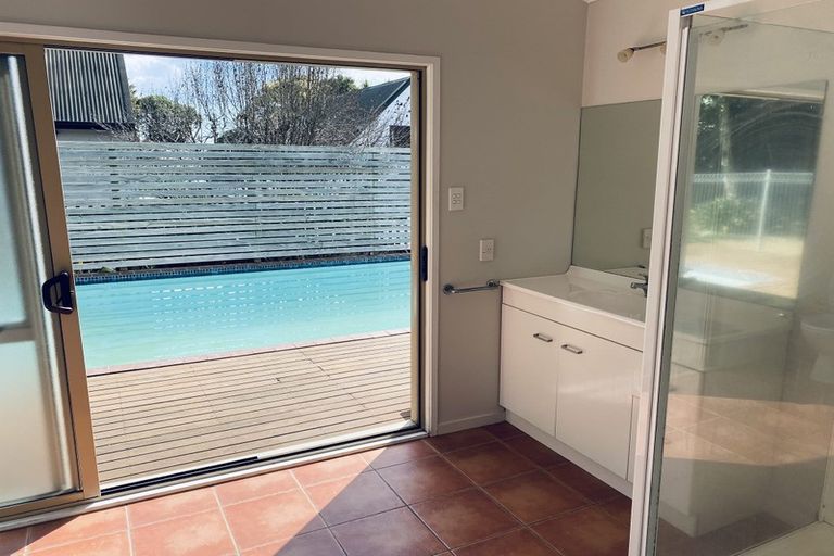 Photo of property in 23 Gibbs Crescent, Red Hill, Papakura, 2110