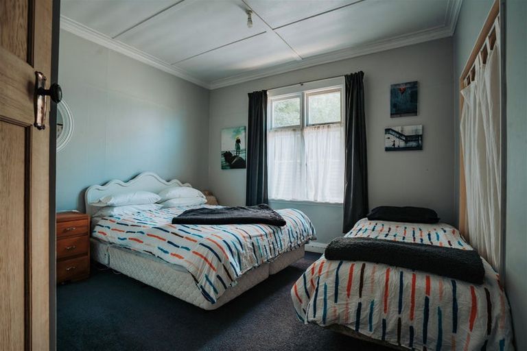 Photo of property in 14 Moana Street, Kaka Point, 9271