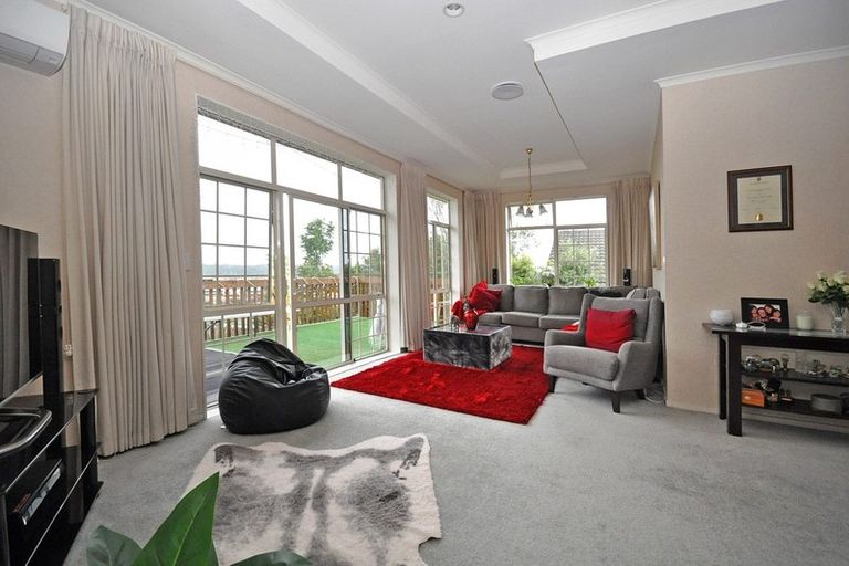 Photo of property in 5 Lorikeet Place, Unsworth Heights, Auckland, 0632