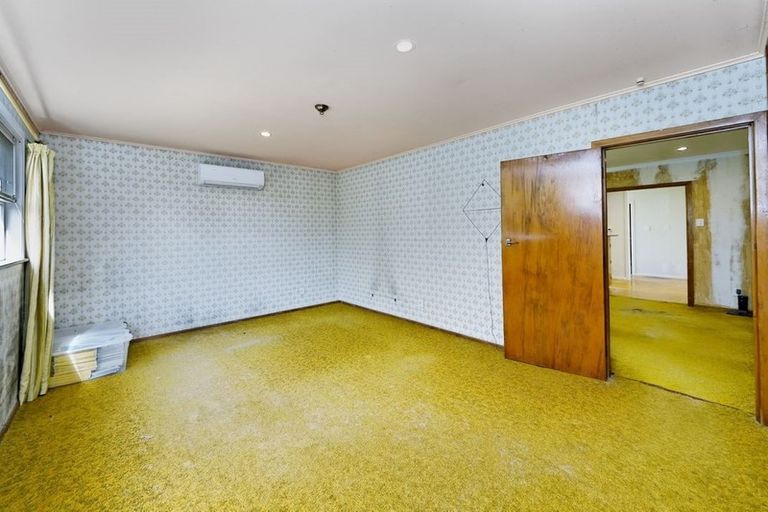 Photo of property in 1 Normandy Place, Henderson, Auckland, 0610
