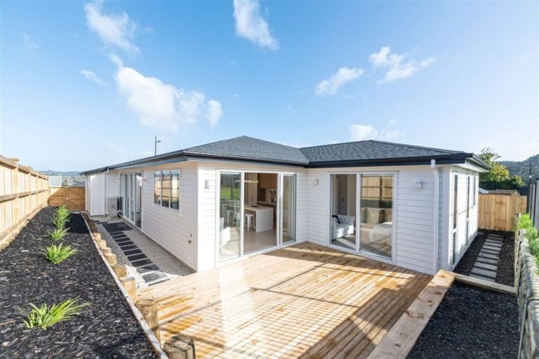 Photo of property in 13 Barrique Road, Kumeu, 0810