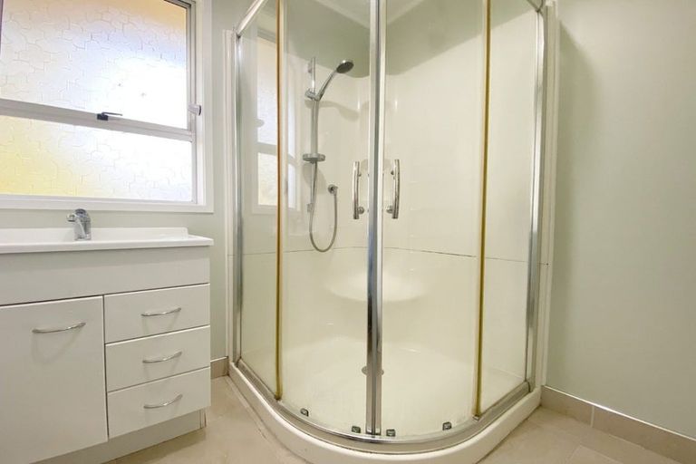 Photo of property in 1/12 Newstead Avenue, Browns Bay, Auckland, 0632