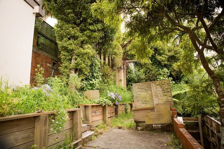 Photo of property in 4 Omar Street, Khandallah, Wellington, 6035