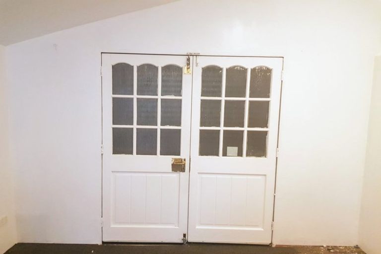 Photo of property in 16 Albert Road, Kelston, Auckland, 0602