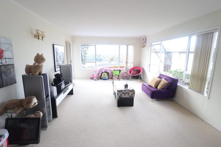 Photo of property in 1/37 Shanaway Rise, Hillcrest, Auckland, 0627