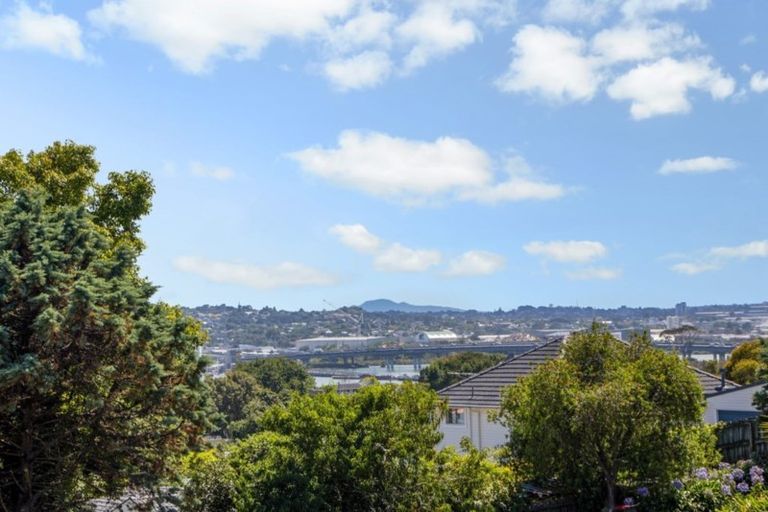 Photo of property in 5a Matchett Way, Mangere Bridge, Auckland, 2022