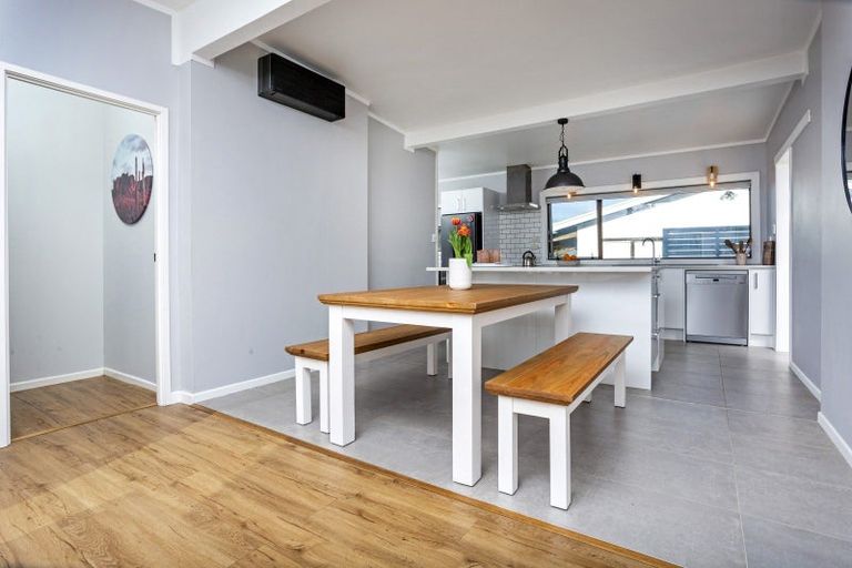 Photo of property in 2/7 Eskdale Road, Birkdale, Auckland, 0626