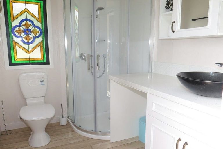 Photo of property in 10 Cross Street, Raglan, 3225