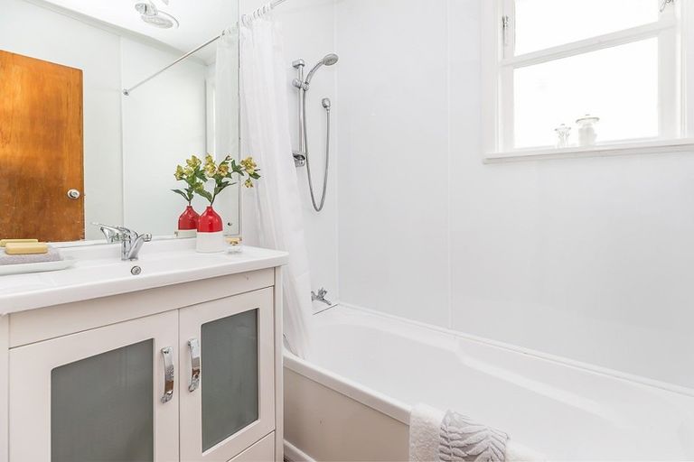 Photo of property in 53 Cheshire Street, Wilton, Wellington, 6012