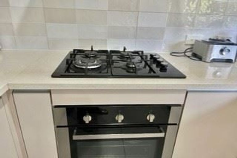 Photo of property in 2/3 Barron Drive, Green Bay, Auckland, 0604