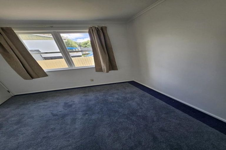 Photo of property in 5 Lynwood Road, New Lynn, Auckland, 0600