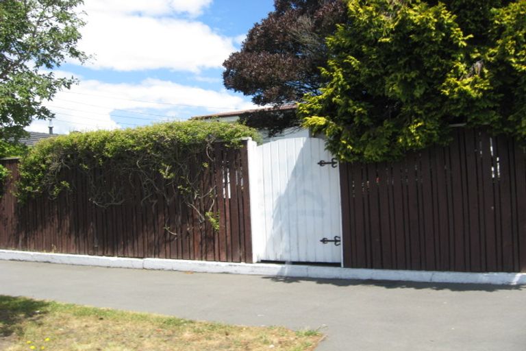 Photo of property in 2/261 Lake Terrace Road, Shirley, Christchurch, 8061