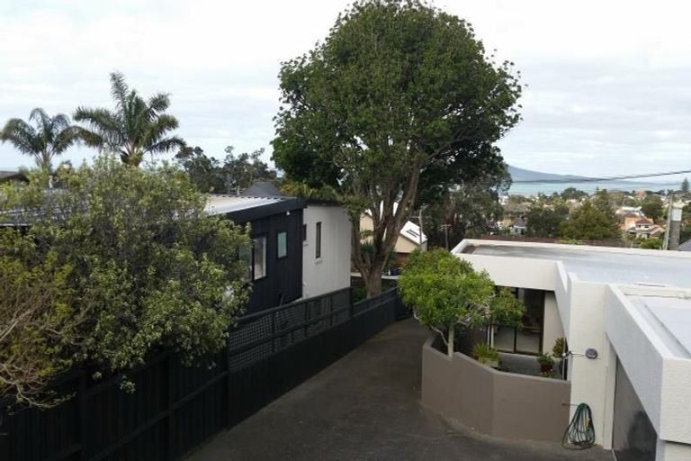 Photo of property in 2/4 Prospect Terrace, Milford, Auckland, 0620