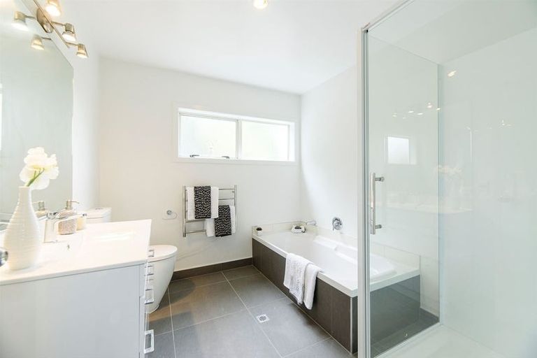 Photo of property in 1/14 Fields Parade, Oteha, Auckland, 0632