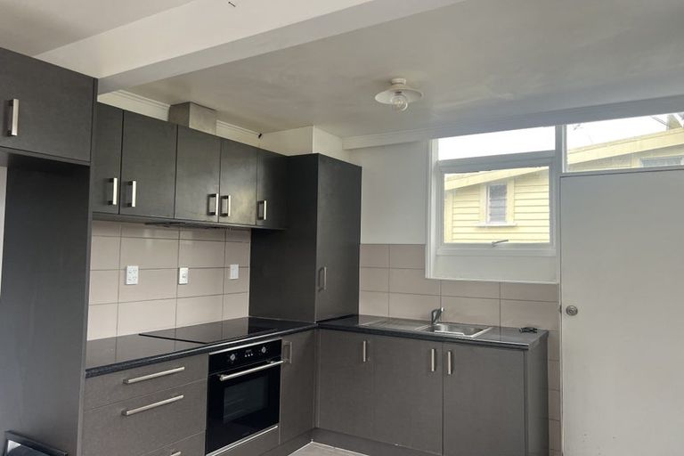 Photo of property in 1/86 Portage Road, New Lynn, Auckland, 0600