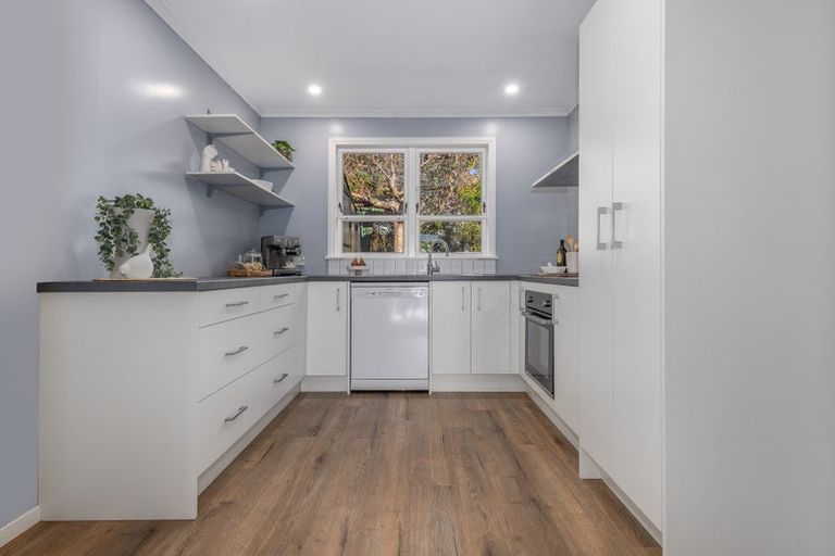 Photo of property in 71a Nimmo Avenue East, Waikanae, 5036