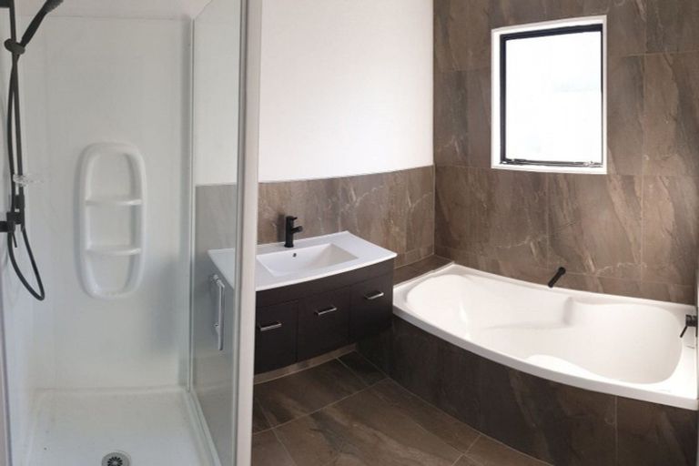 Photo of property in 2/20 Kamara Road, Glen Eden, Auckland, 0602