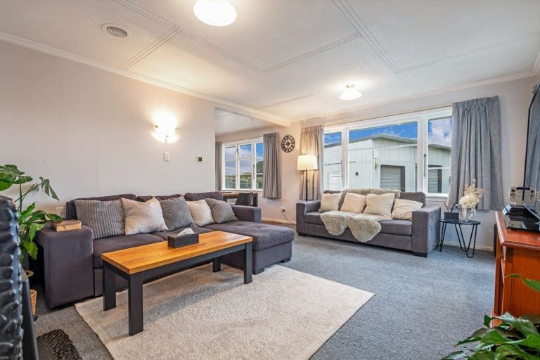 Photo of property in 14 Ranfurly Road, Pahiatua, 4984