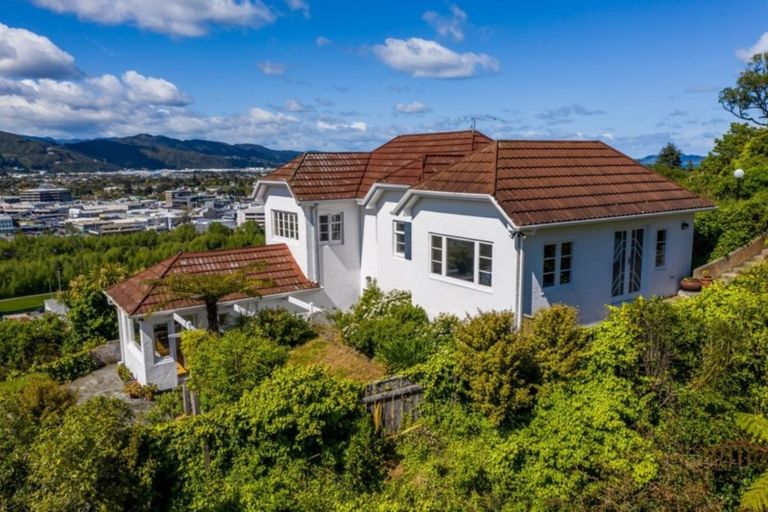 Photo of property in 15 Harbour View Road, Harbour View, Lower Hutt, 5010