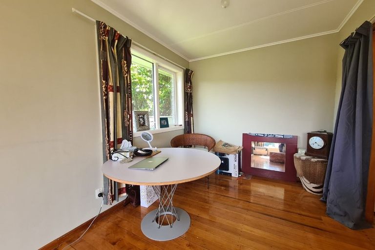 Photo of property in 21 Richmond Hill, Glenside, Wellington, 6037