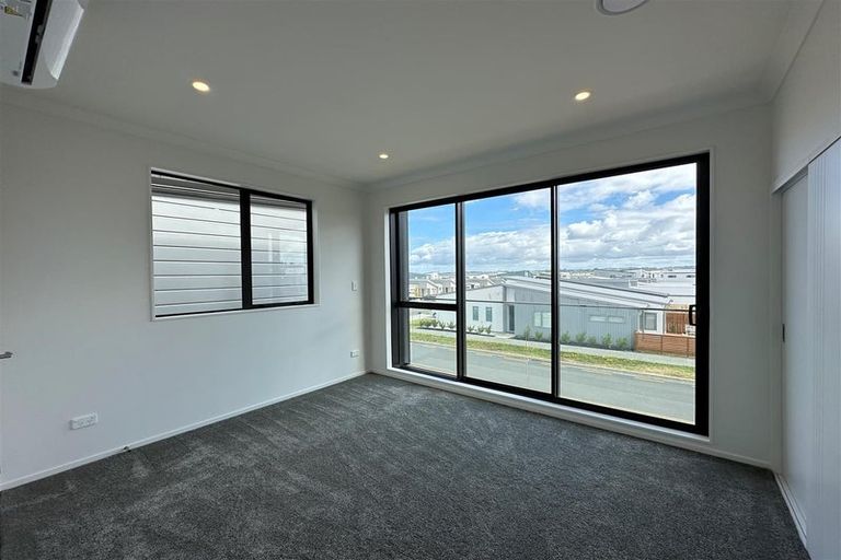 Photo of property in 14 Parahau Road, Papakura, 2110