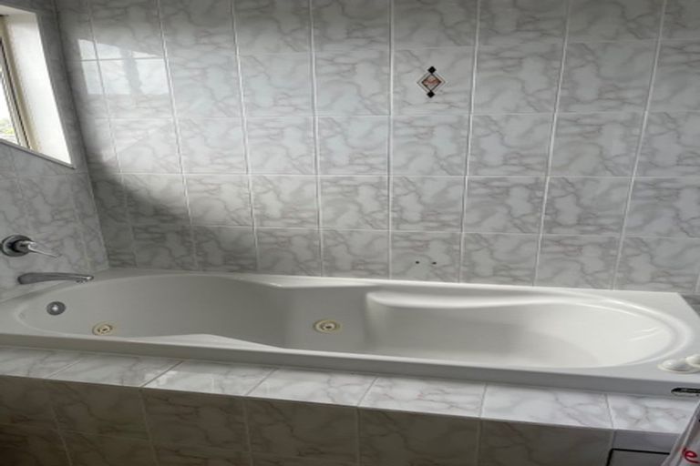 Photo of property in 6 Egret Court, Unsworth Heights, Auckland, 0632