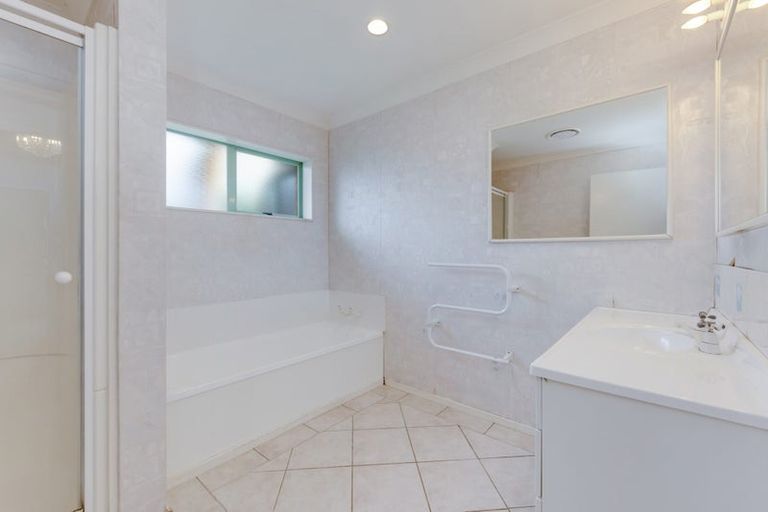 Photo of property in 6 Millstream Drive, Henderson, Auckland, 0610