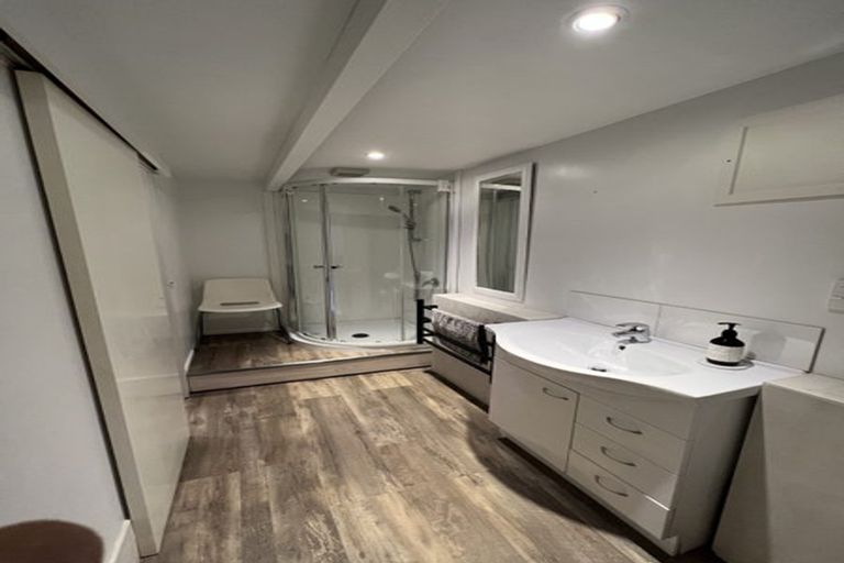 Photo of property in 1/50 La Trobe Street, Pakuranga Heights, Auckland, 2010